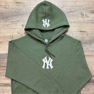 Mens Embroidered New York Yankee Hoodie Medium